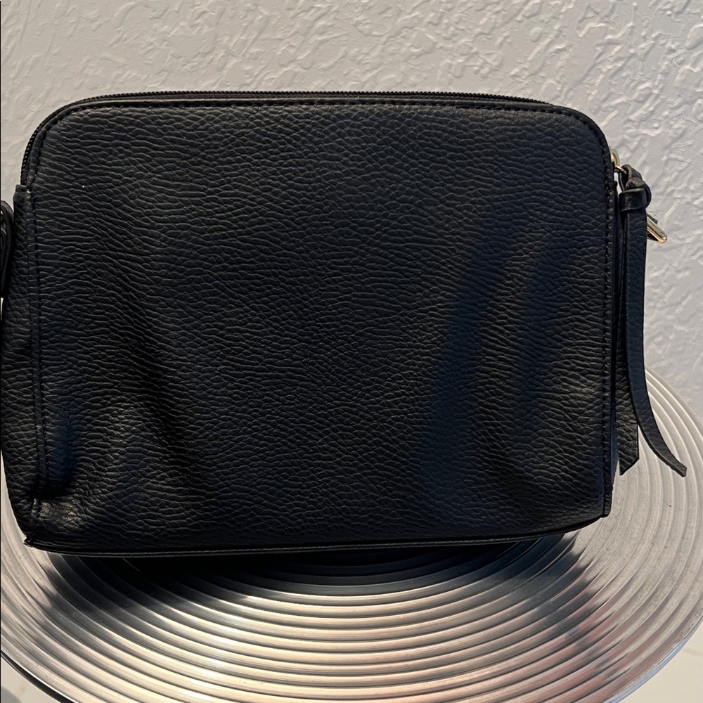 APT.9 NWOT BLACK & WHITE FAUX MULTI COMPARTMENT ADJUSTABLE STRAP CROSSBODY BAG - Picture 2 of 10